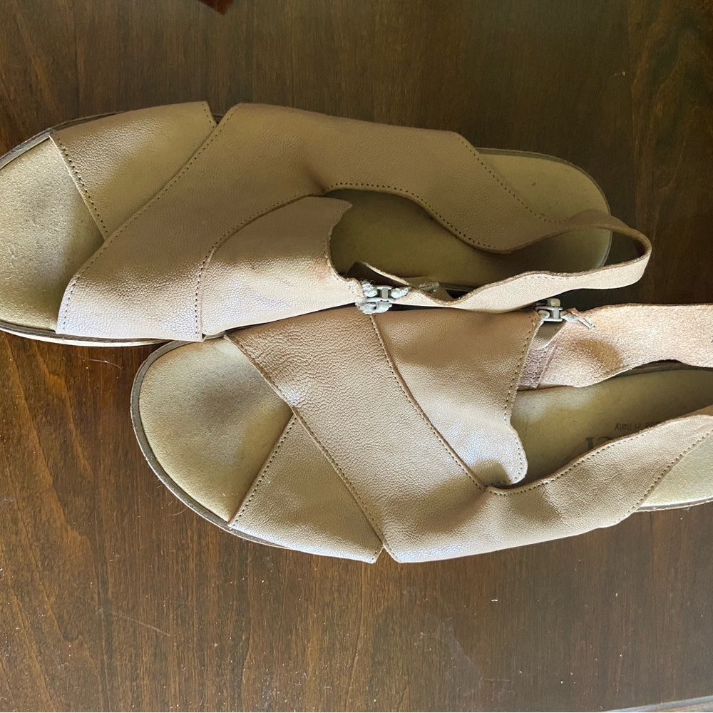 Women's Tan Sandals
